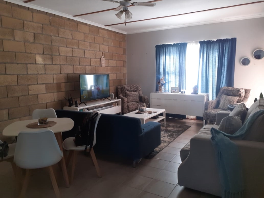 To Let 2 Bedroom Property for Rent in Ferreira Town Eastern Cape